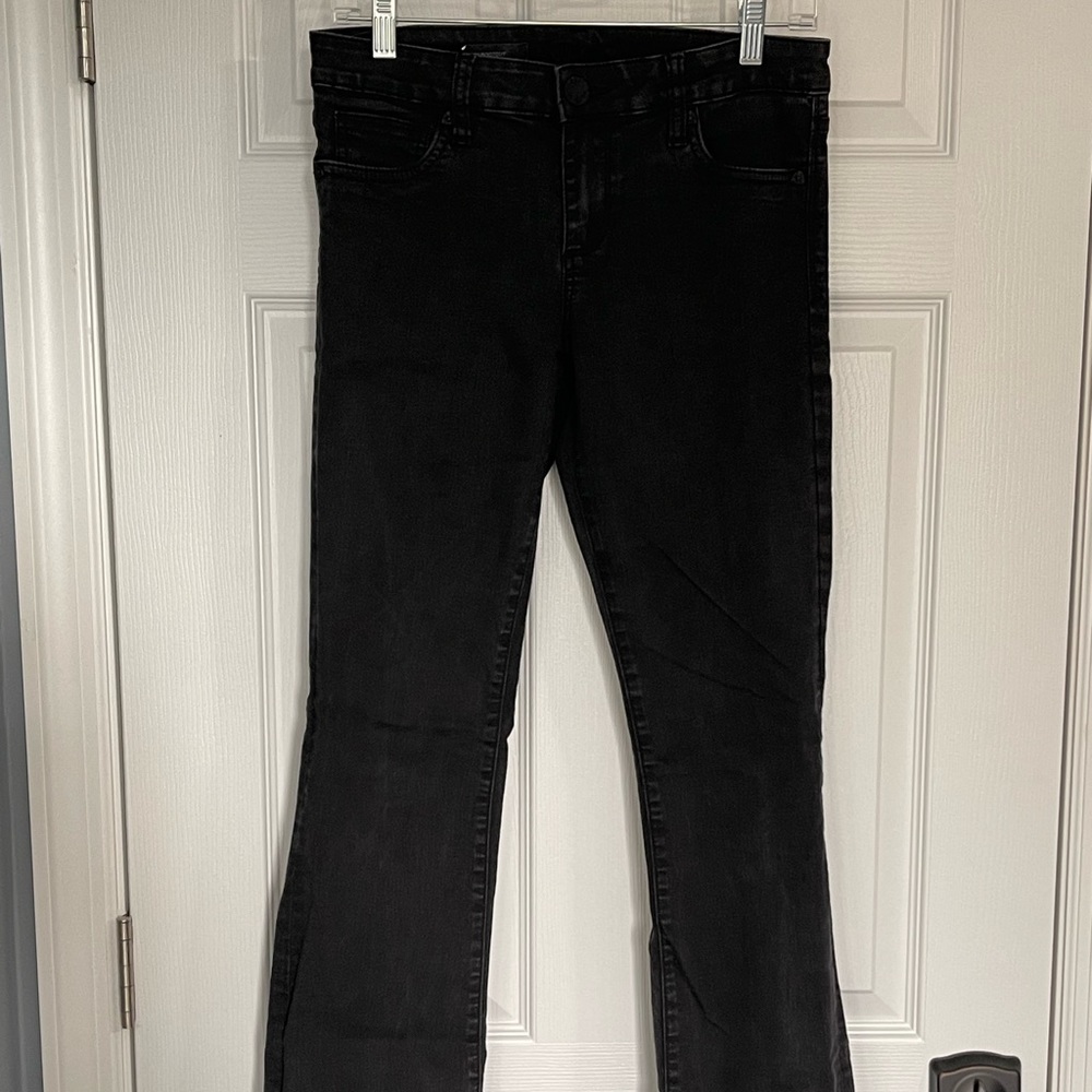 Kut from the Kloth Baby Bootcut Womens jean in black, size 4.
